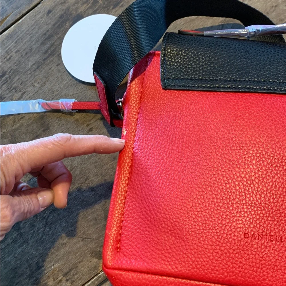 NWT Danielle Nicole Black and Red Lion Crossbody Bag - Gryffindor Shoulder Bag - Picture 12 of 13